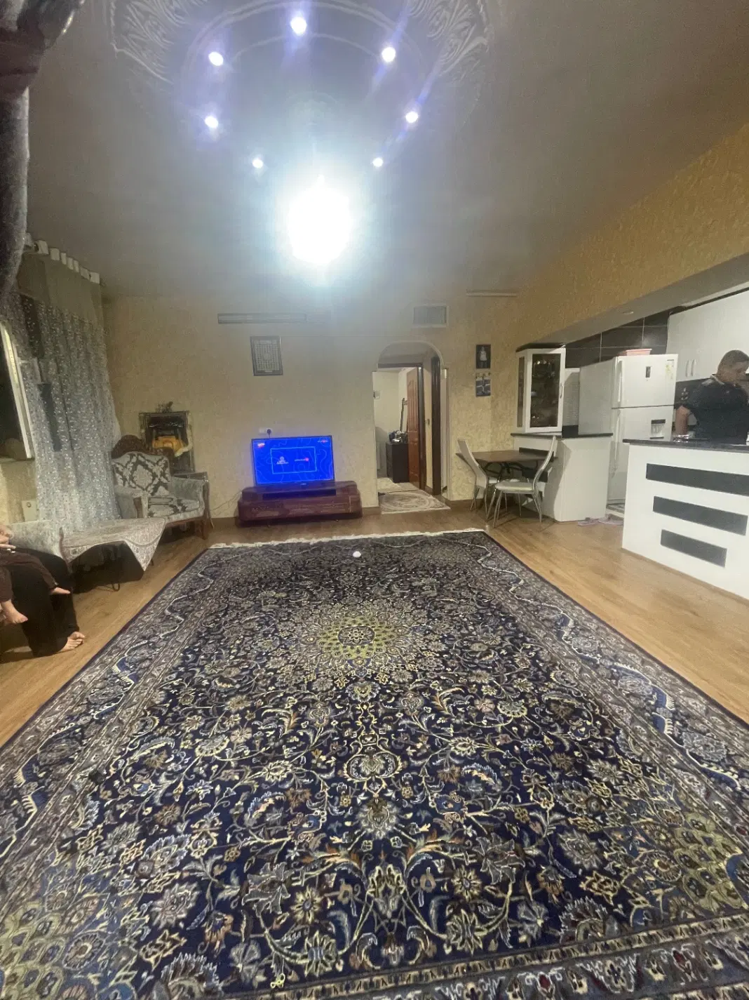 مهستان صدراه سرا فروشی
