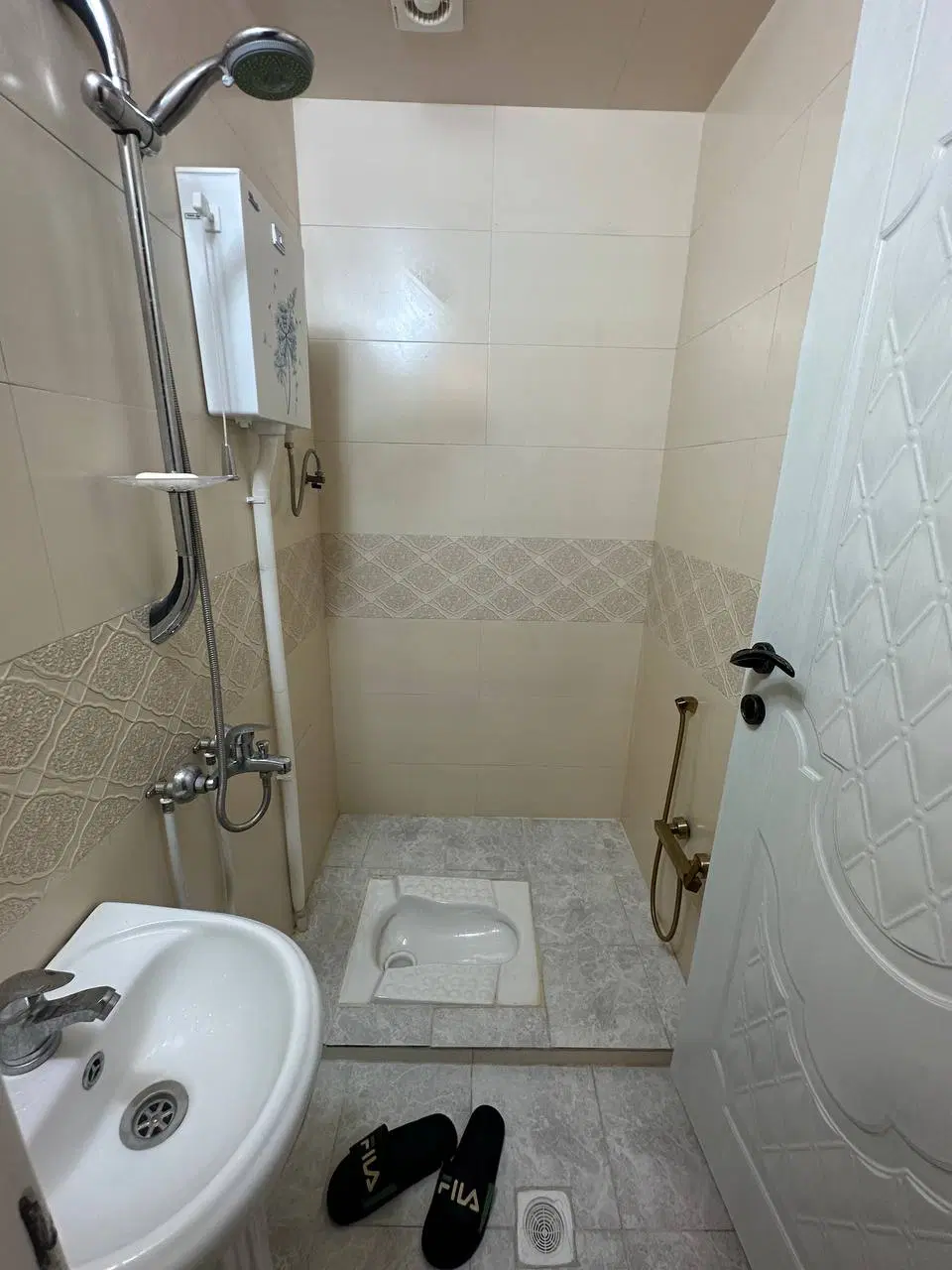 بهار خواب با حیاط و پارکینگ