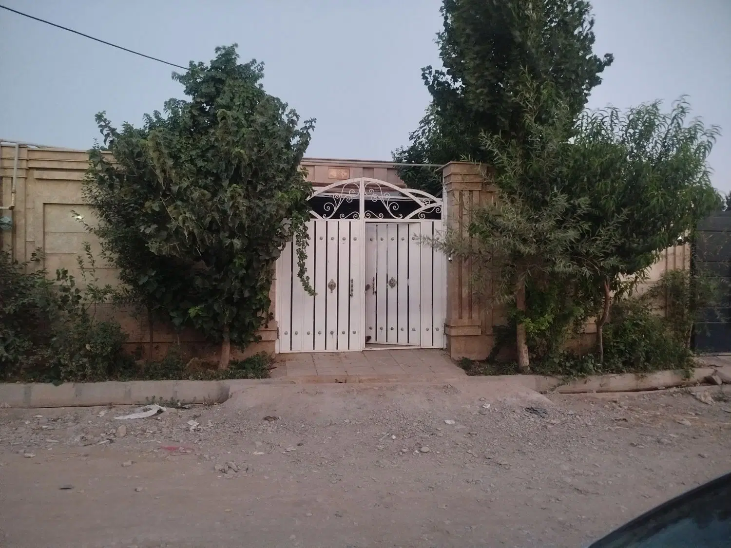 ساختمان ویلایی نو ساز با ۲۲۵متر  زمین و ۱۸۰متر بنا