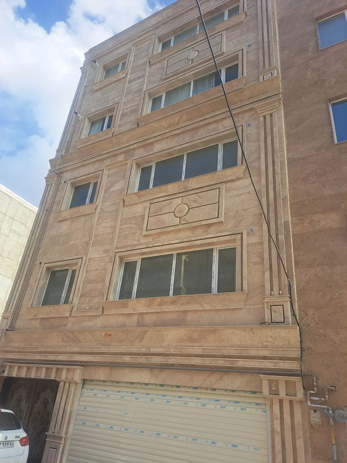 فروش ۱۰۰ متر مفید شخصی ساز بلوک ۸ کوثر