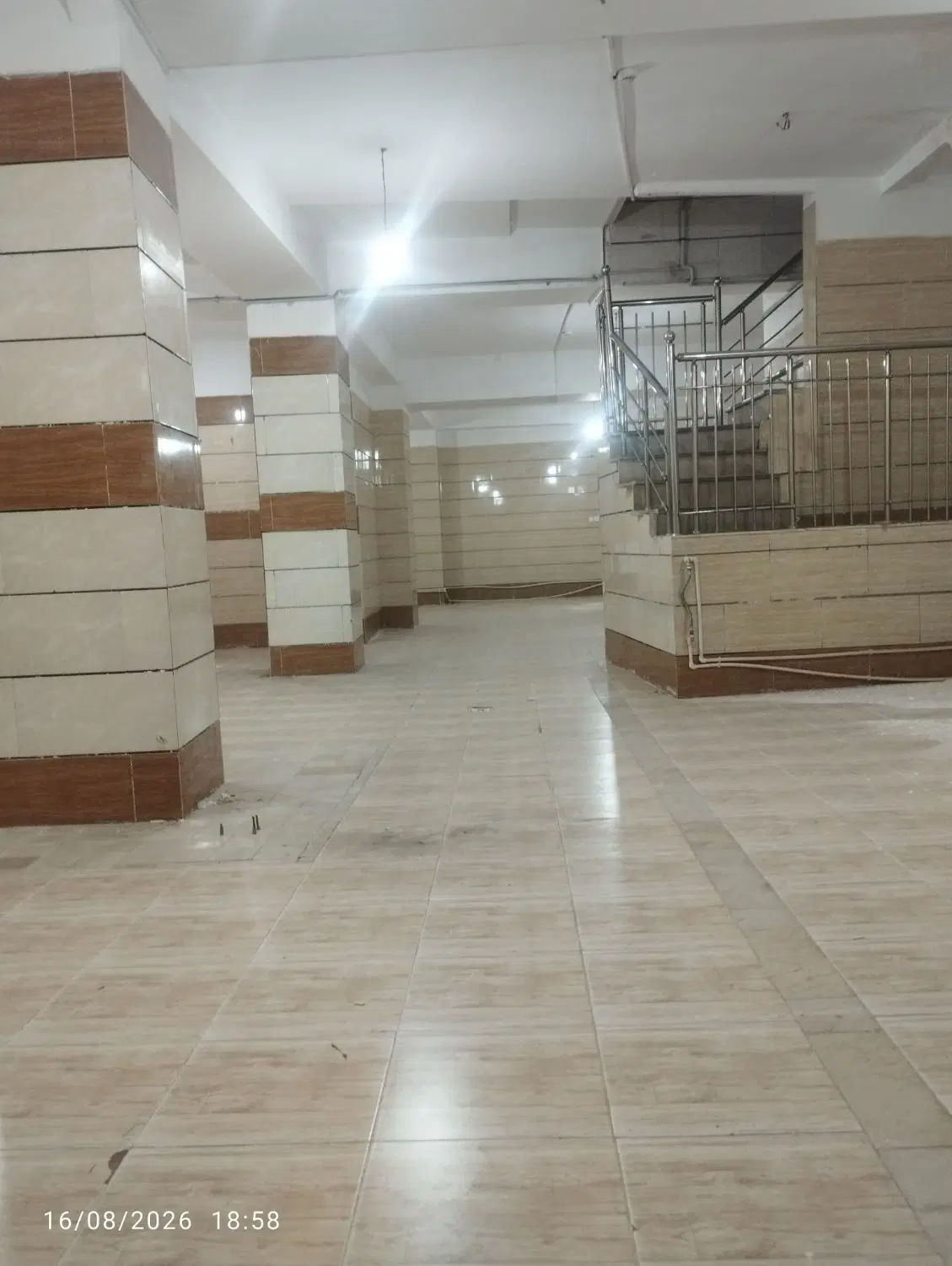 زیر زمین تجاری موقعیت خوب ۲۰۰مترسقف۴_۳۰