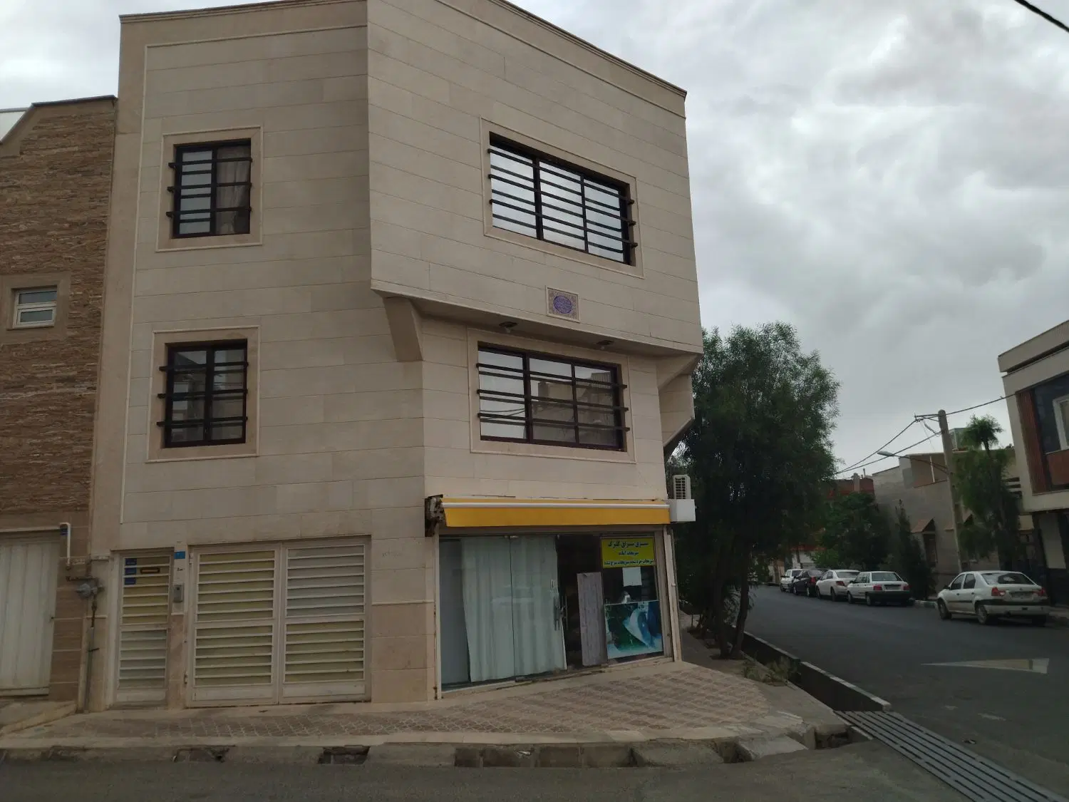 فروش منزل ویلایی سه طبقه در پردیسان دارای مغازه