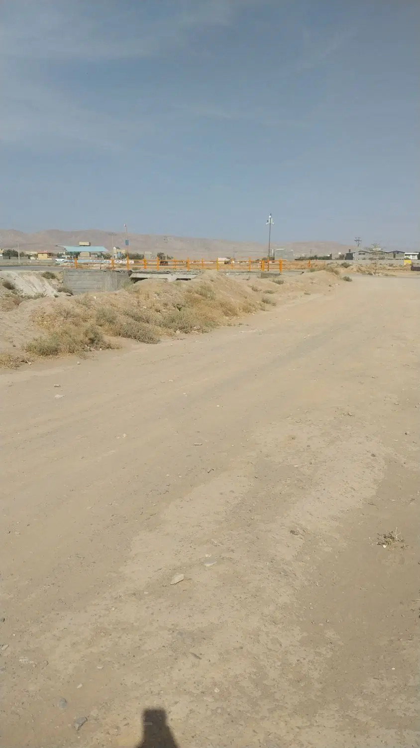 زمین مسکونی و مغازه