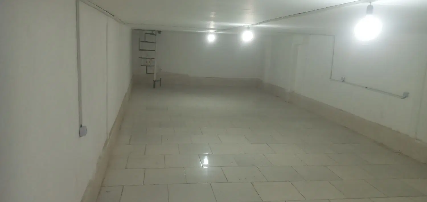 مغازه ۸۰ متر با زیرزمین
