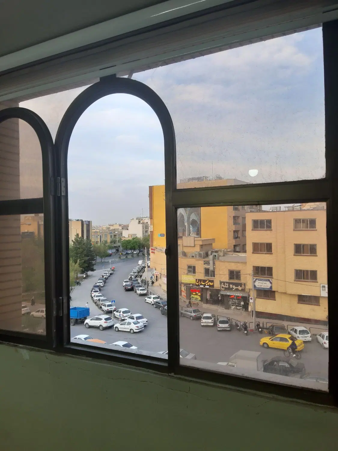 فروش اداری نبش میدان ارتش