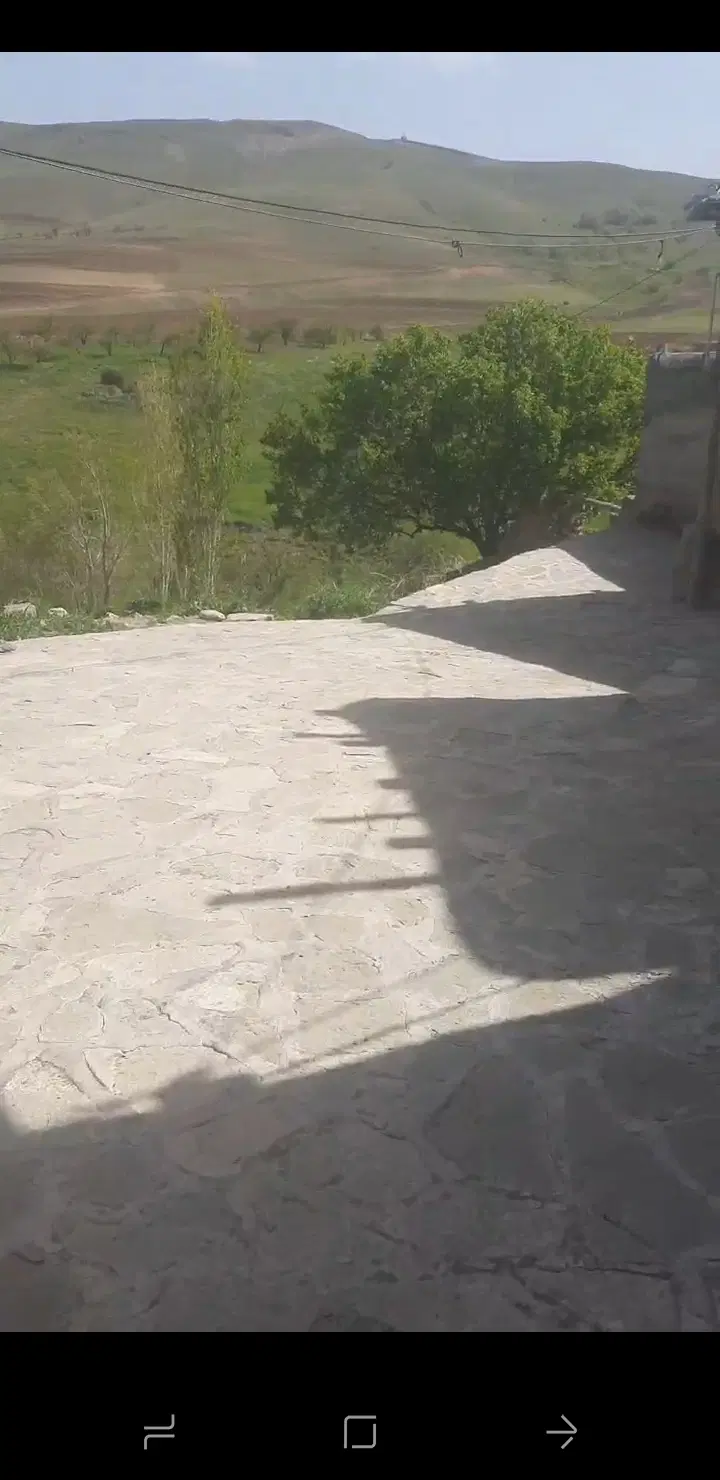خانه روستای در ۱۷ کیلومتری جاده بیجار