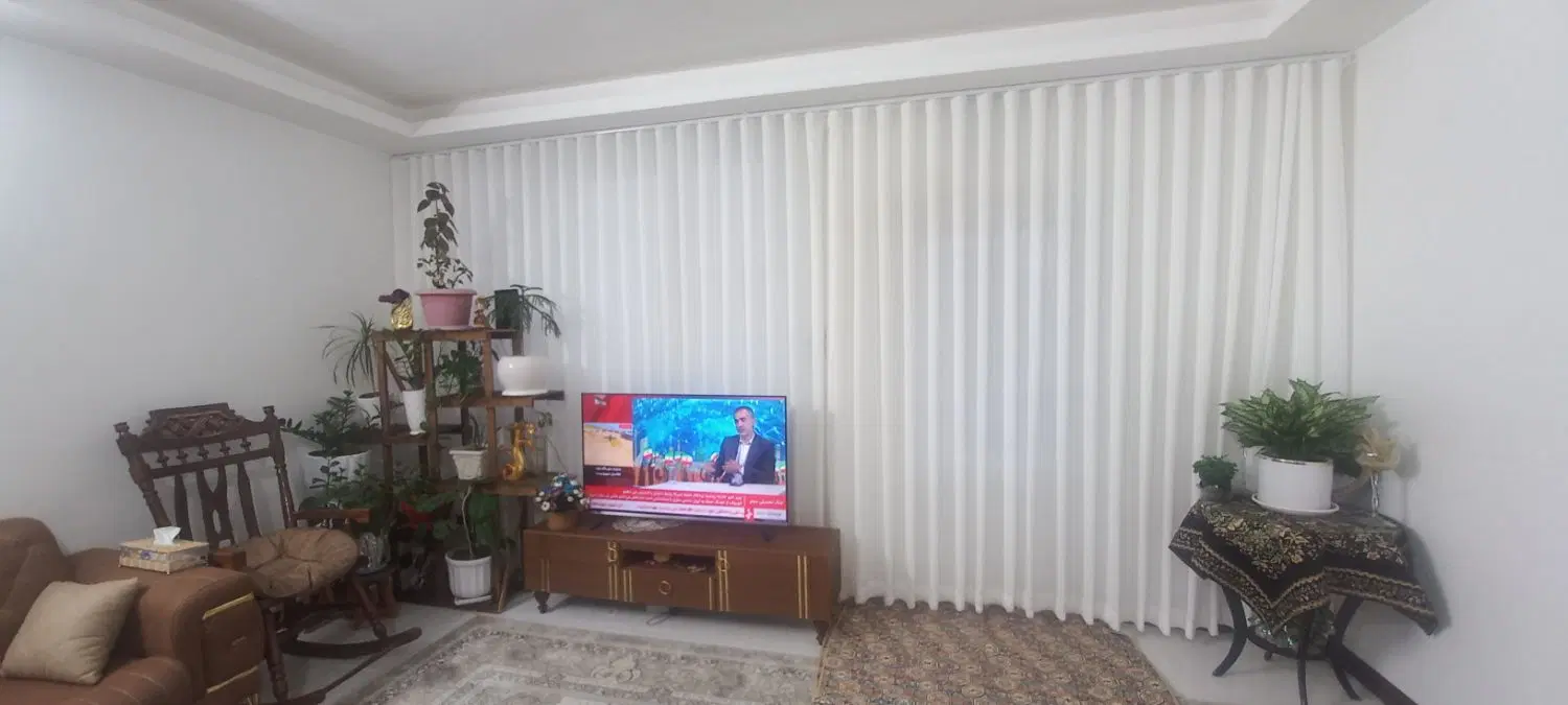 خانه سه طبقه با مغازه تجاری
