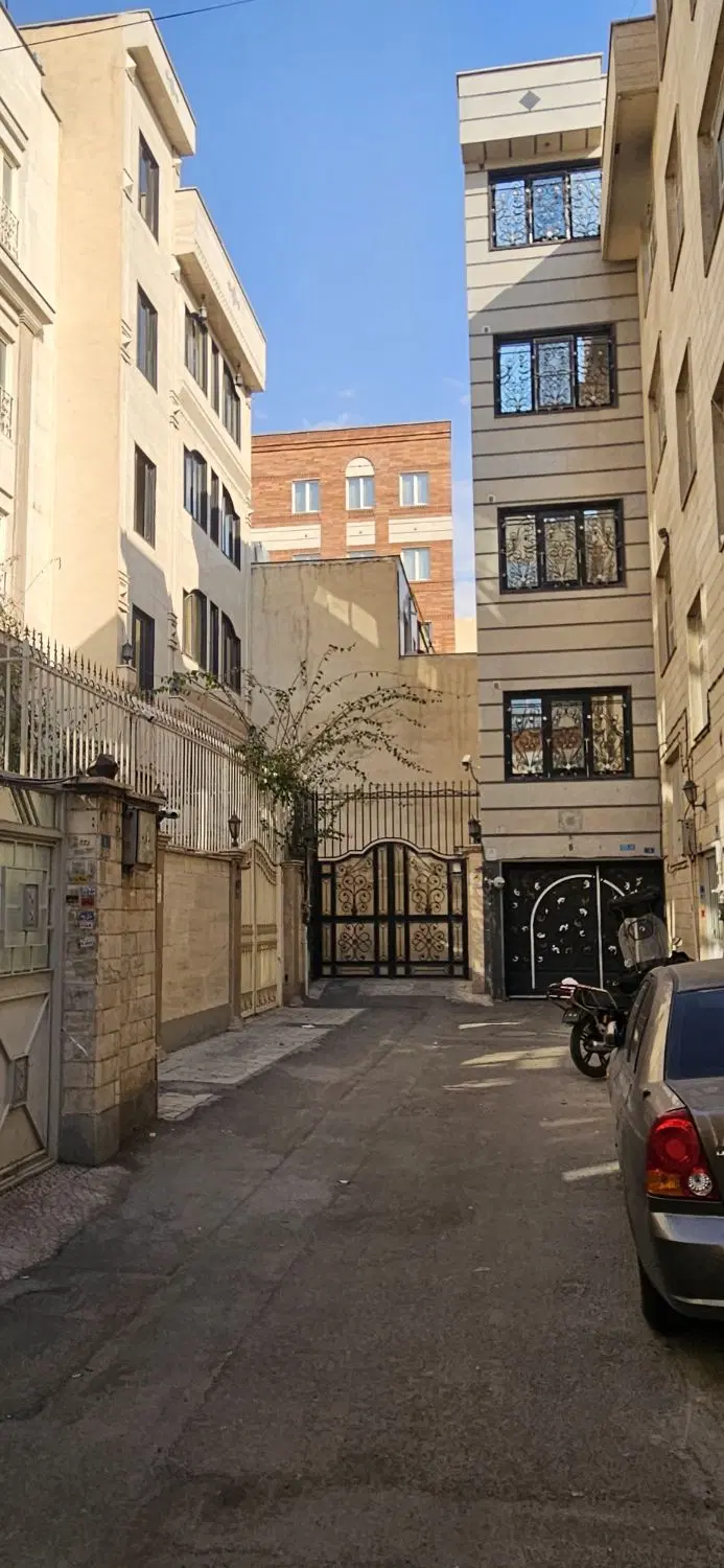 کلنگی ۱۳۰ متری(سر ۳ نبش)
