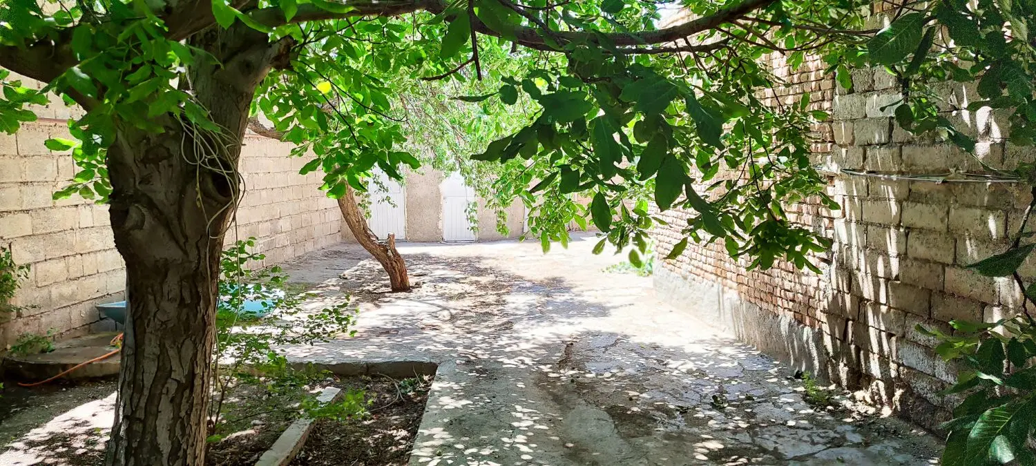 ملک تجاری مسکونی بر جاده