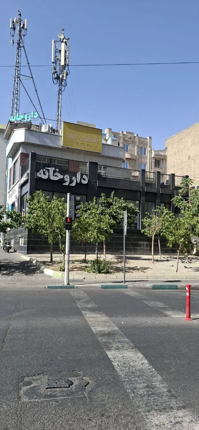 ملک تجاری اداری یکجا در بهترین لوکیشن