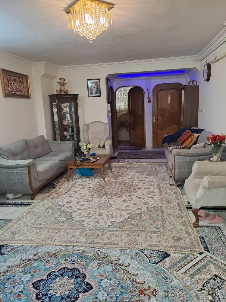 واحد ۹۰ متری وکیل اباد صدف
