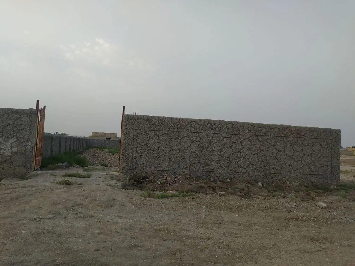 چهار دیواری 1000متری زمان آباد
