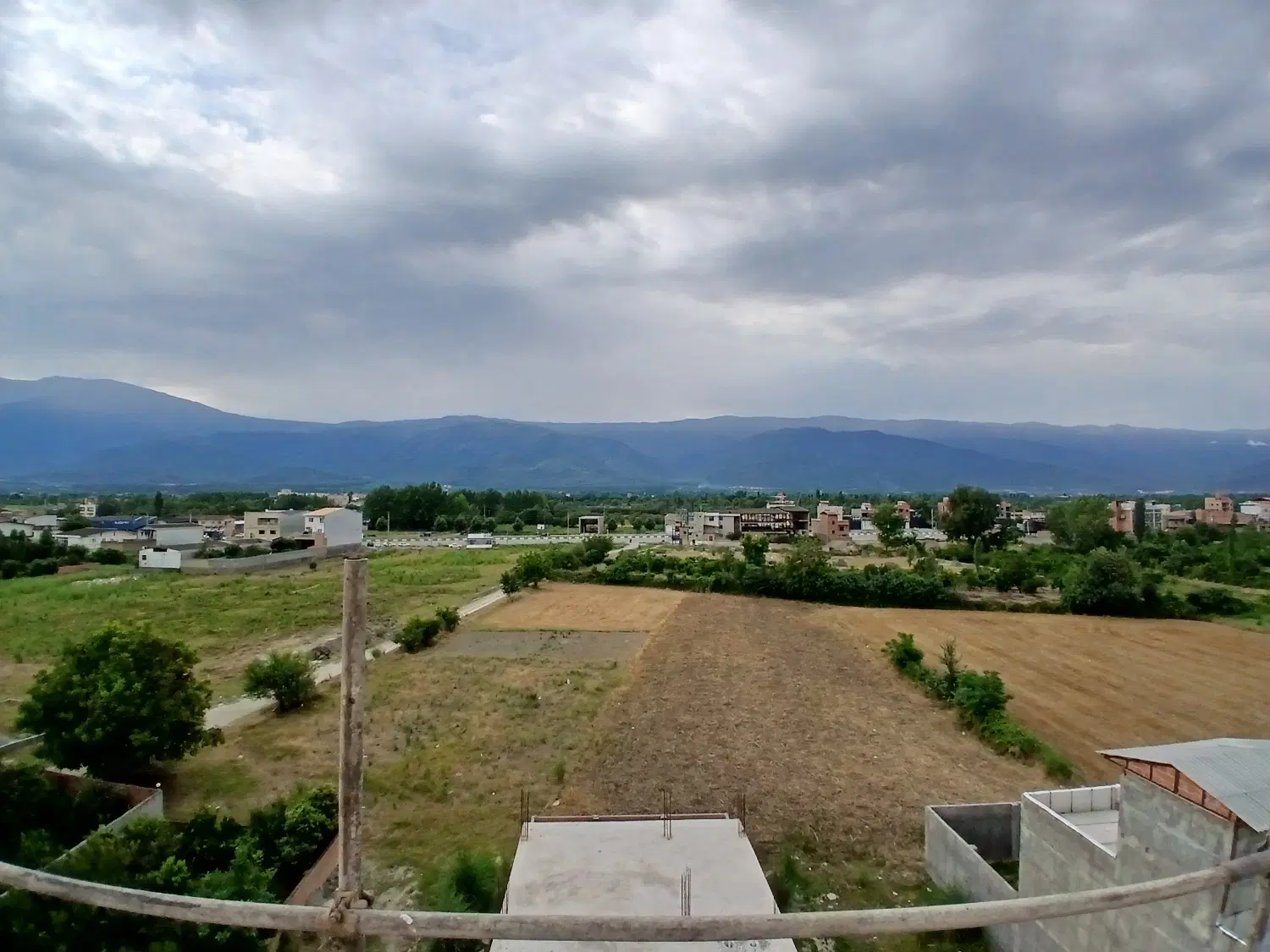 آپارتمان ۴ طبقه تک واحدی