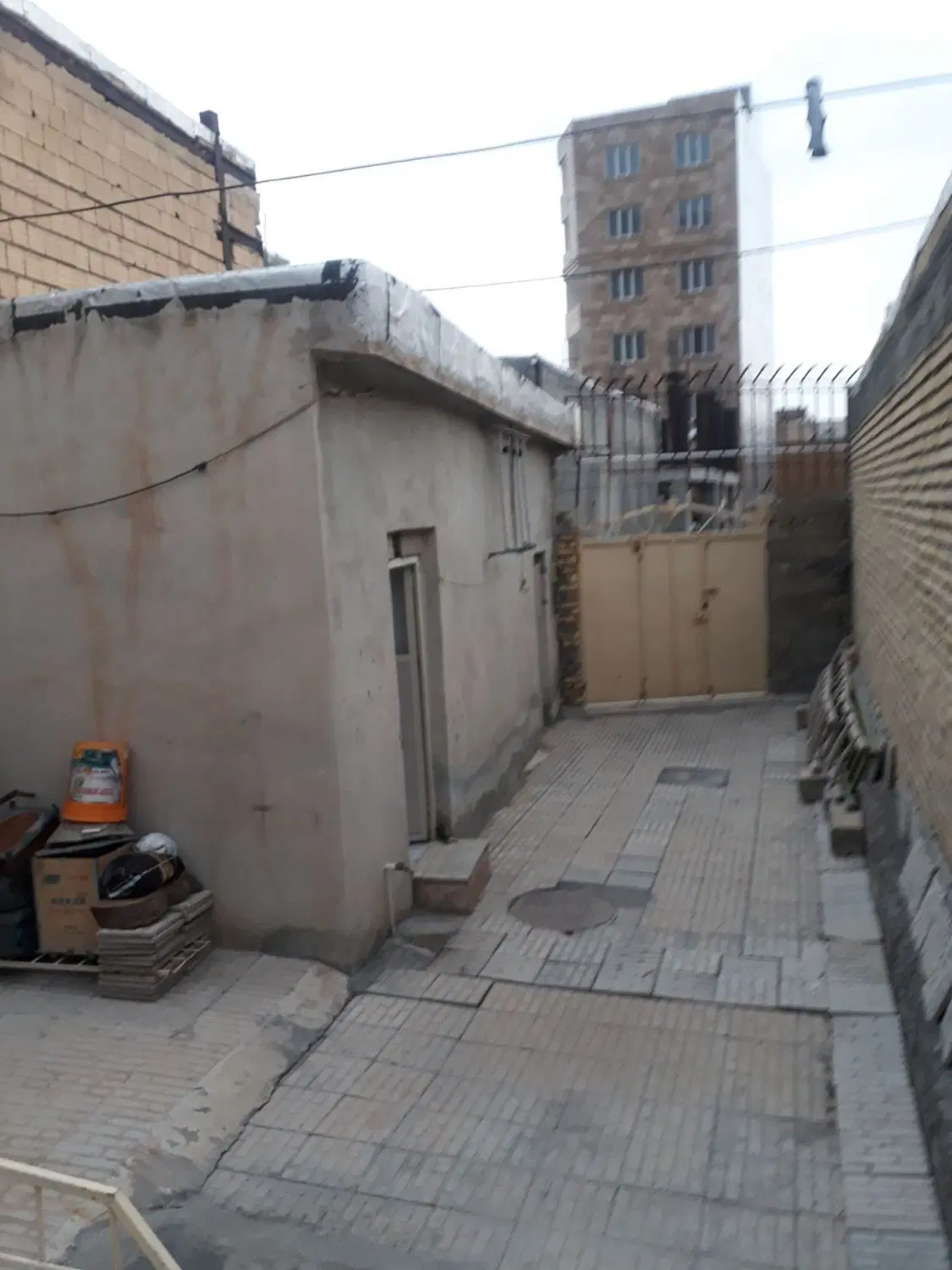 زمین ملکی بدون بنا با مغازه