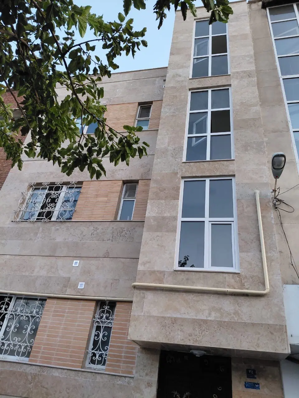۱۱۴ متر آپارتمان خیابان کمالی نرسیده به کاشان