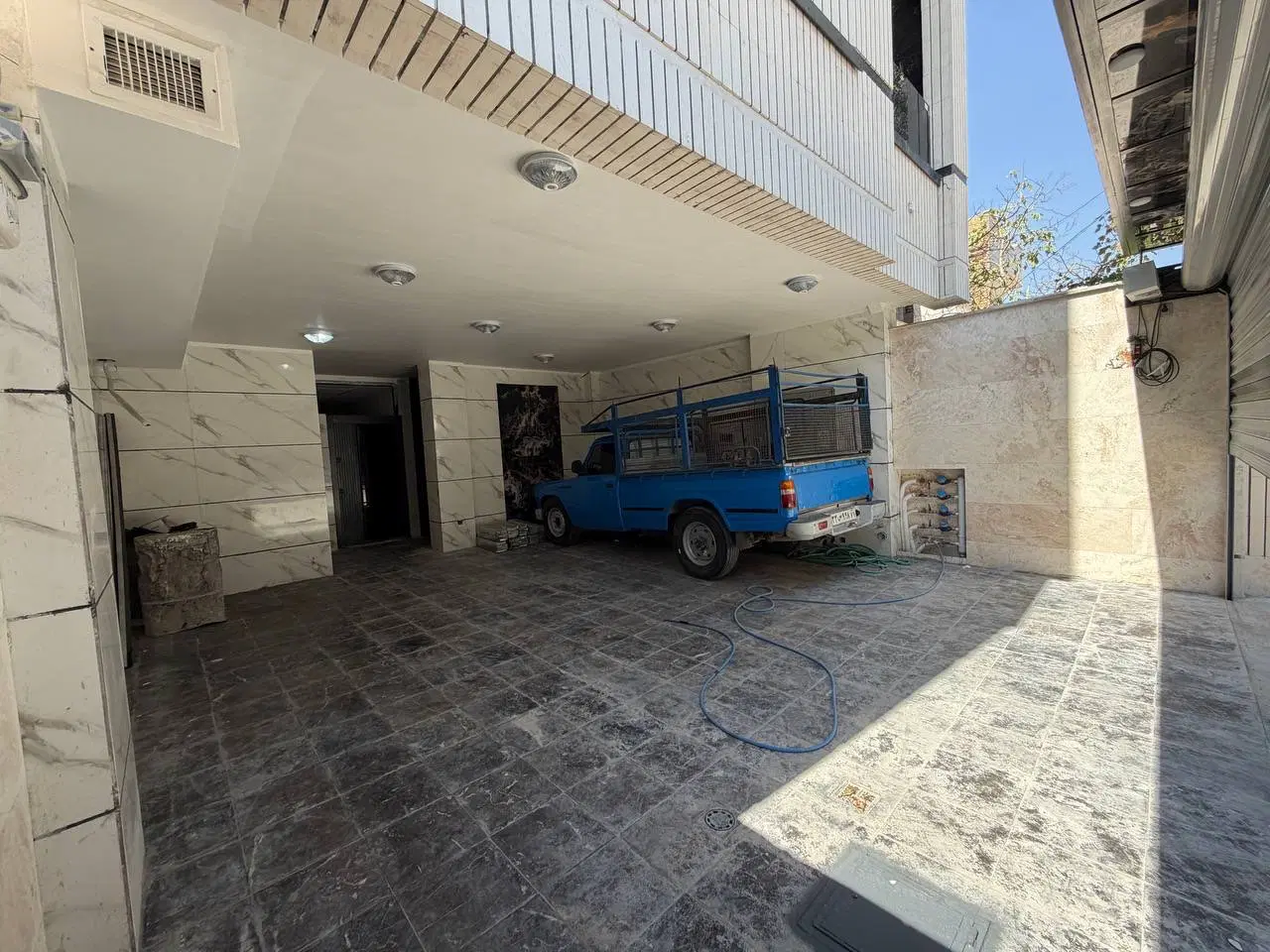 فروش واحد ۱۰۰ متری غرق نور دو خوابه تختی کوچه ۲۷