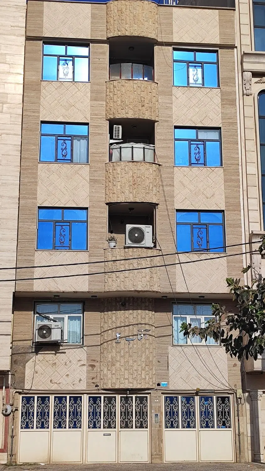 فروش یک دستگاه آپارتمان خوش نور بر خیابان قرنی
