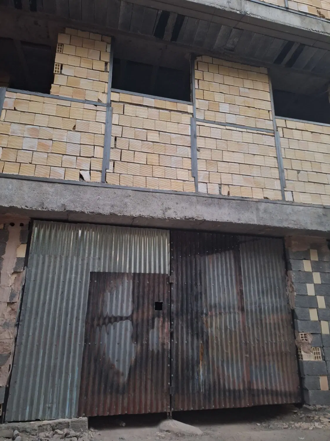 چهاردیواری با کاربری مسکونی با کد ۴ روی پیلوت
