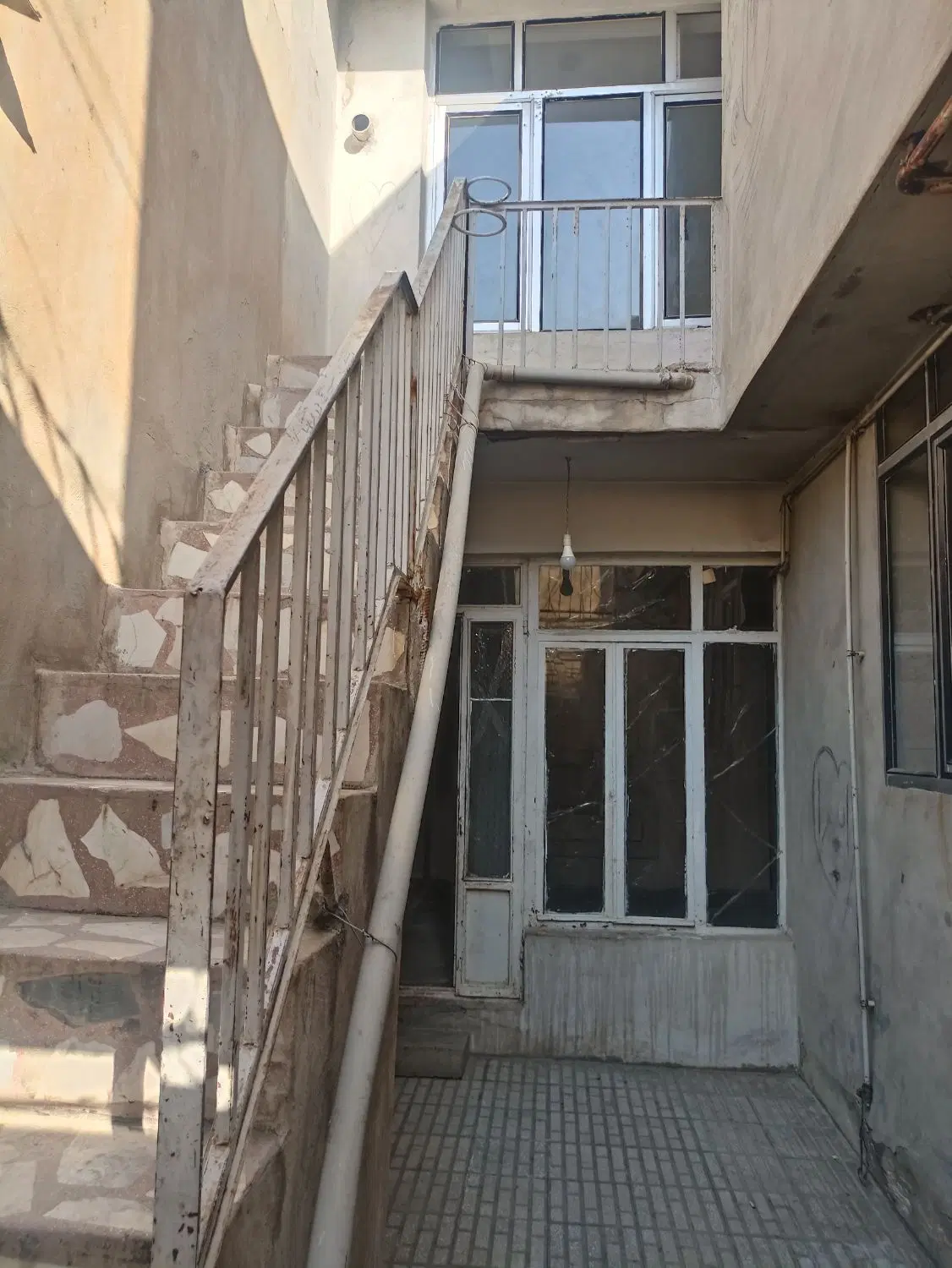 خانه اجاره و رهن دوطبقه باهم(رشیدی خیابان جم خانه)