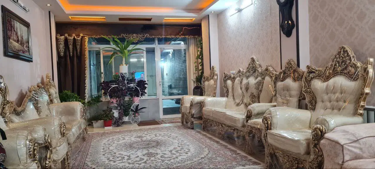 فروش فوری طبقه همکف بسیار شیک با حیاط اختصاصی
