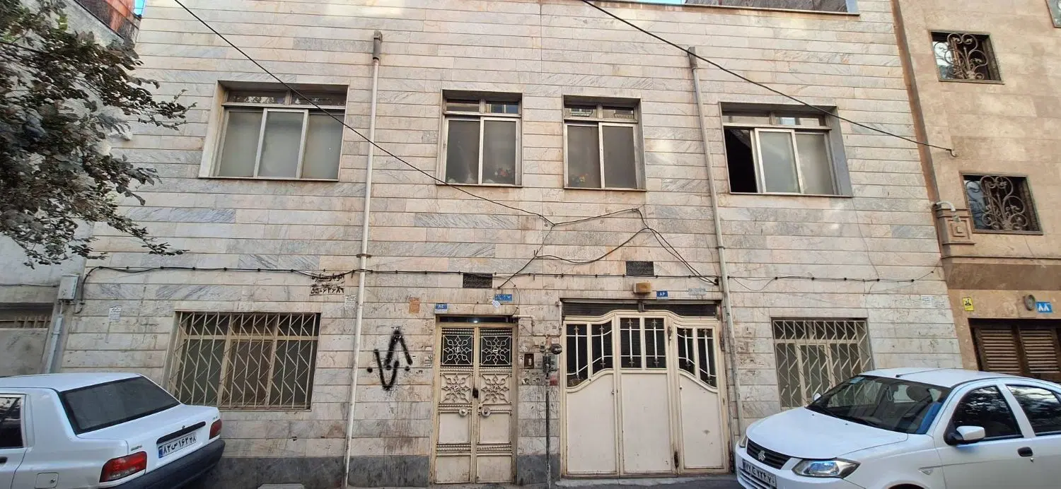 ۱۸۰متر کلنگی،دارای جواز ۵طبقه، بر ۱۲_۵متری