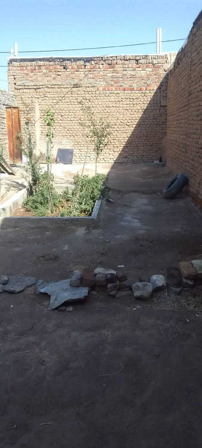 زمین در باغ معروف