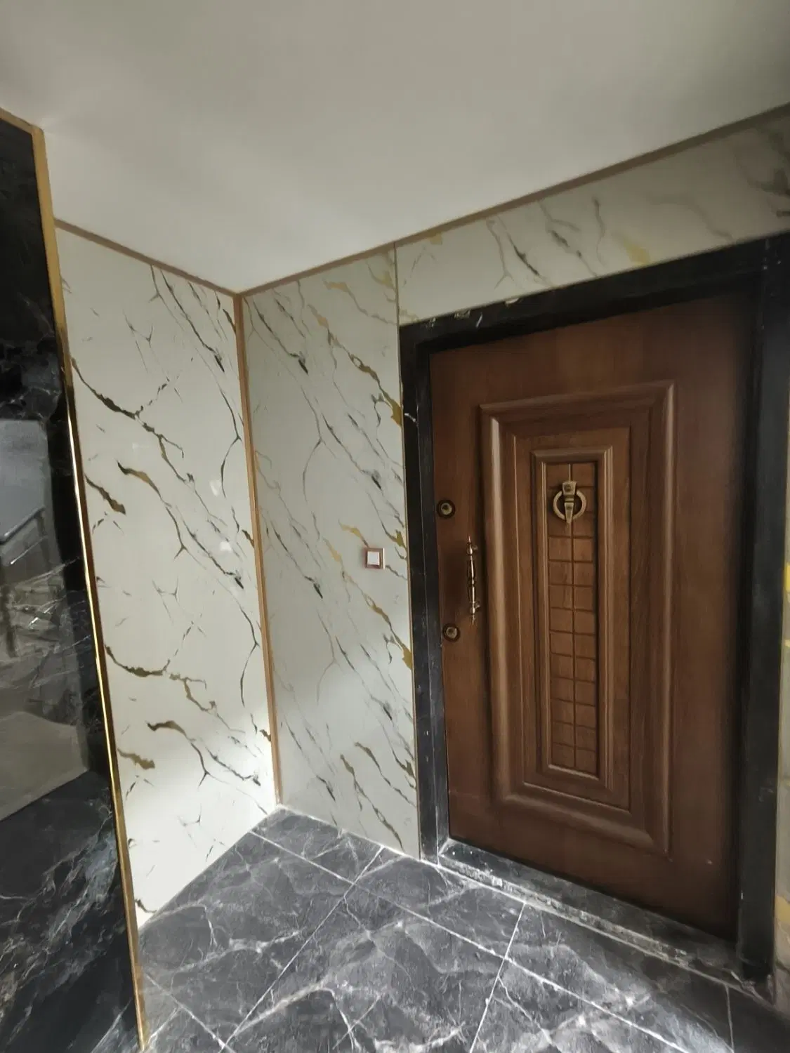 آپارتمان تک واحدی بر فاضل دو