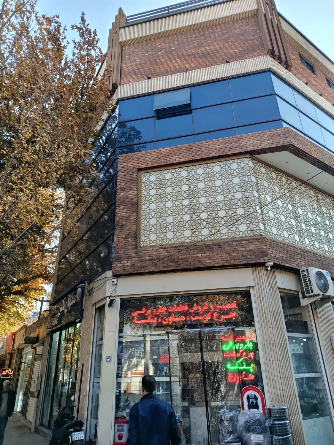 فروش مغازه در تجاری خیابان طالقانی