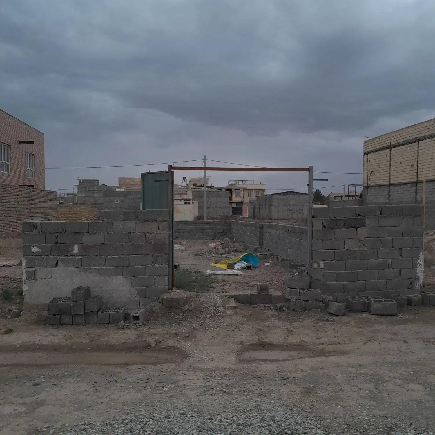 زمین ۱۴۰ متری