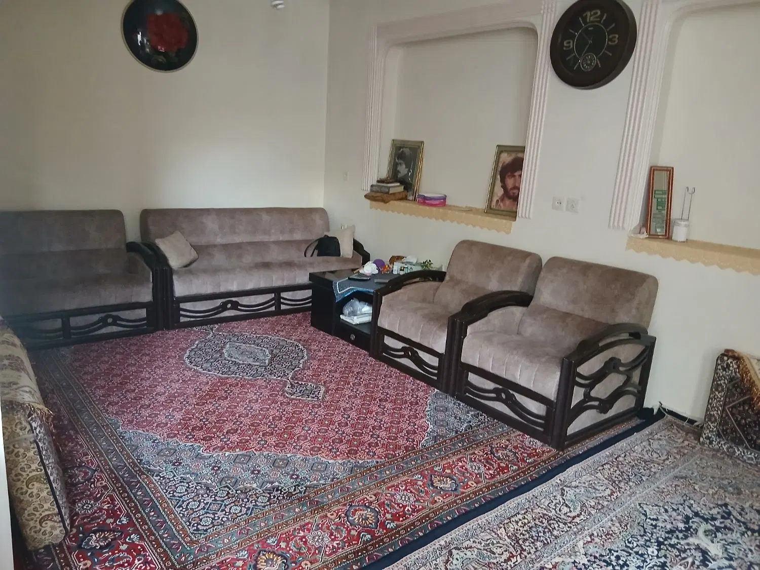 خانه ویلایی با یک باب مغازه