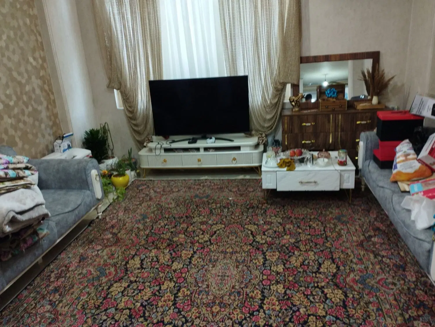 فروش واحد دوخوابه شیک گلشهرجنوبی طبقه اول