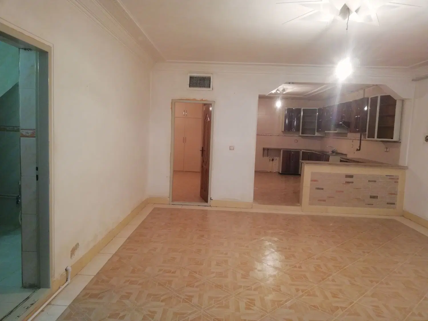 همکف بدون پله با پارکینگ در کوچه ایی خلوت و امن