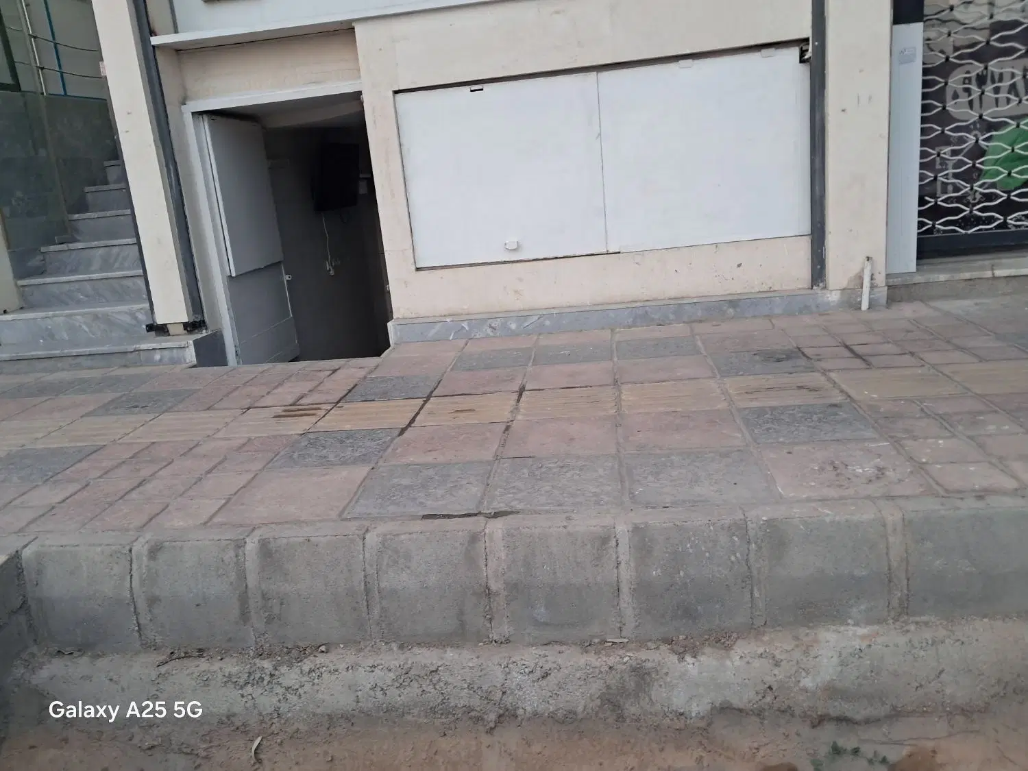 زیرزمین  .تجاری رهن واجاره  .شهاب نبش ۴۳ پایین د