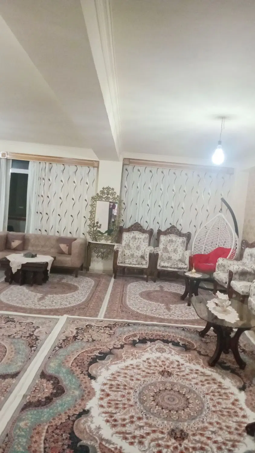 آپارتمان تک واحدی با پذیرایی دلباز و عالی