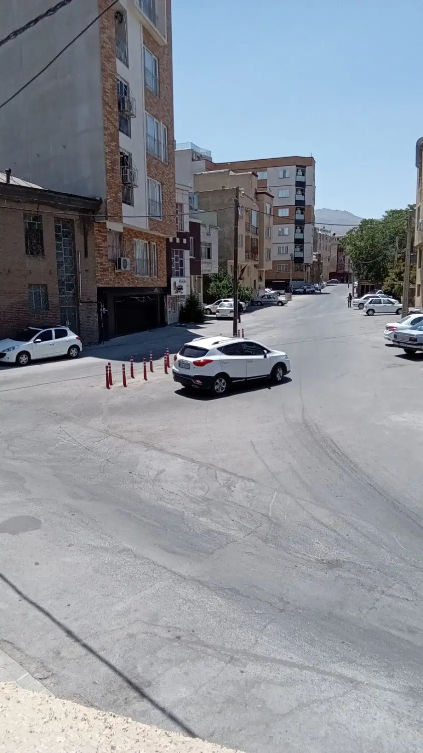 ۲۴۰متر.۳واحد.    میدان امام.تختی