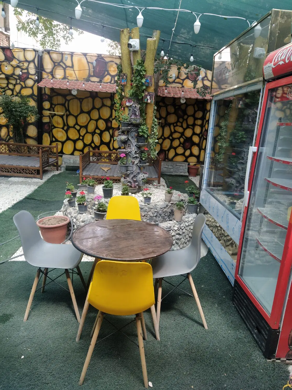 به یک نفر سرمایه گذار جهت راه اندازی کافی شاپ