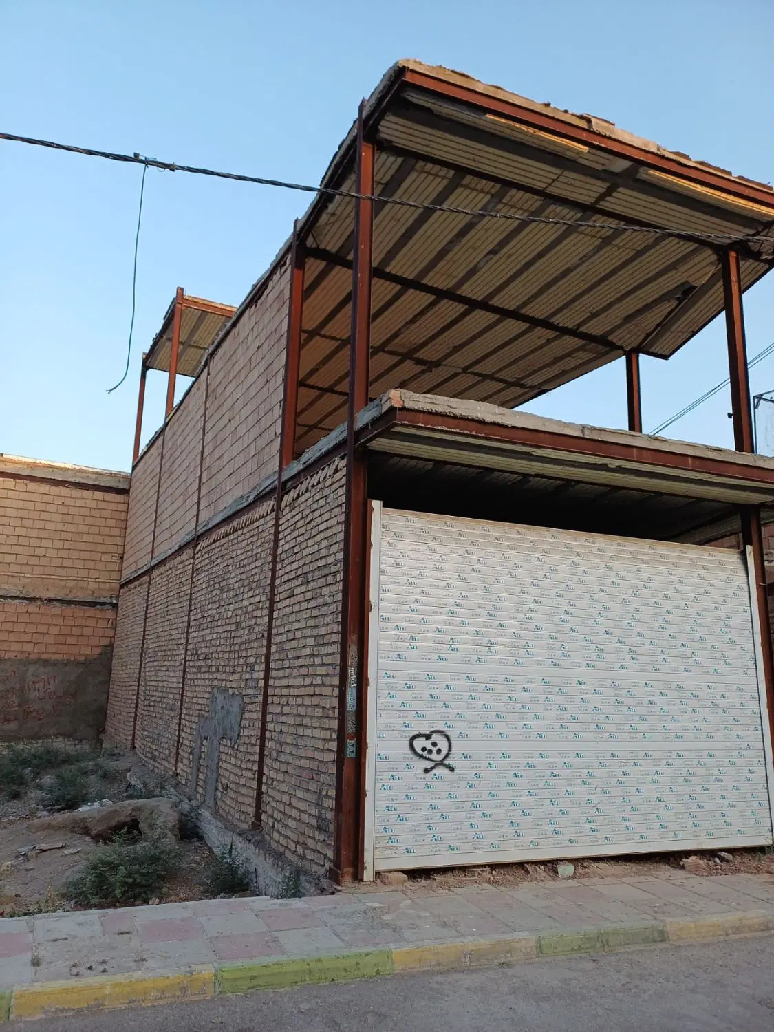 ساختمان نیمه کاره