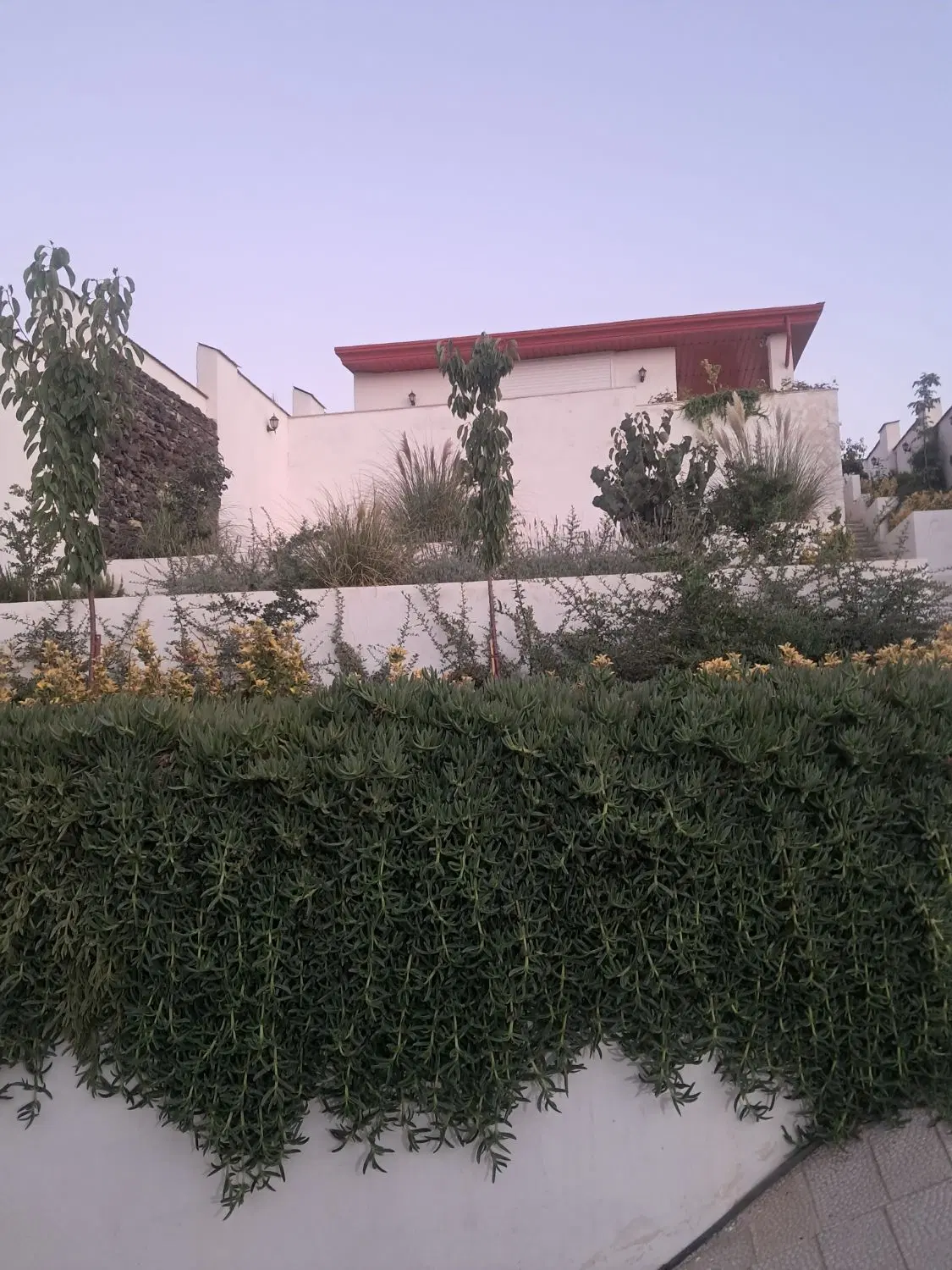 ویلا وباغ نوساز ۵۰۰متری بنا ۱۰۰متری