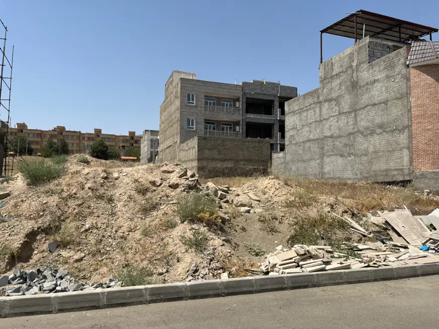زمین در فاز چهار محله سه