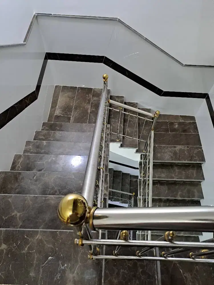 ۴واحد مسکونی نزدیک حرم با مغازه