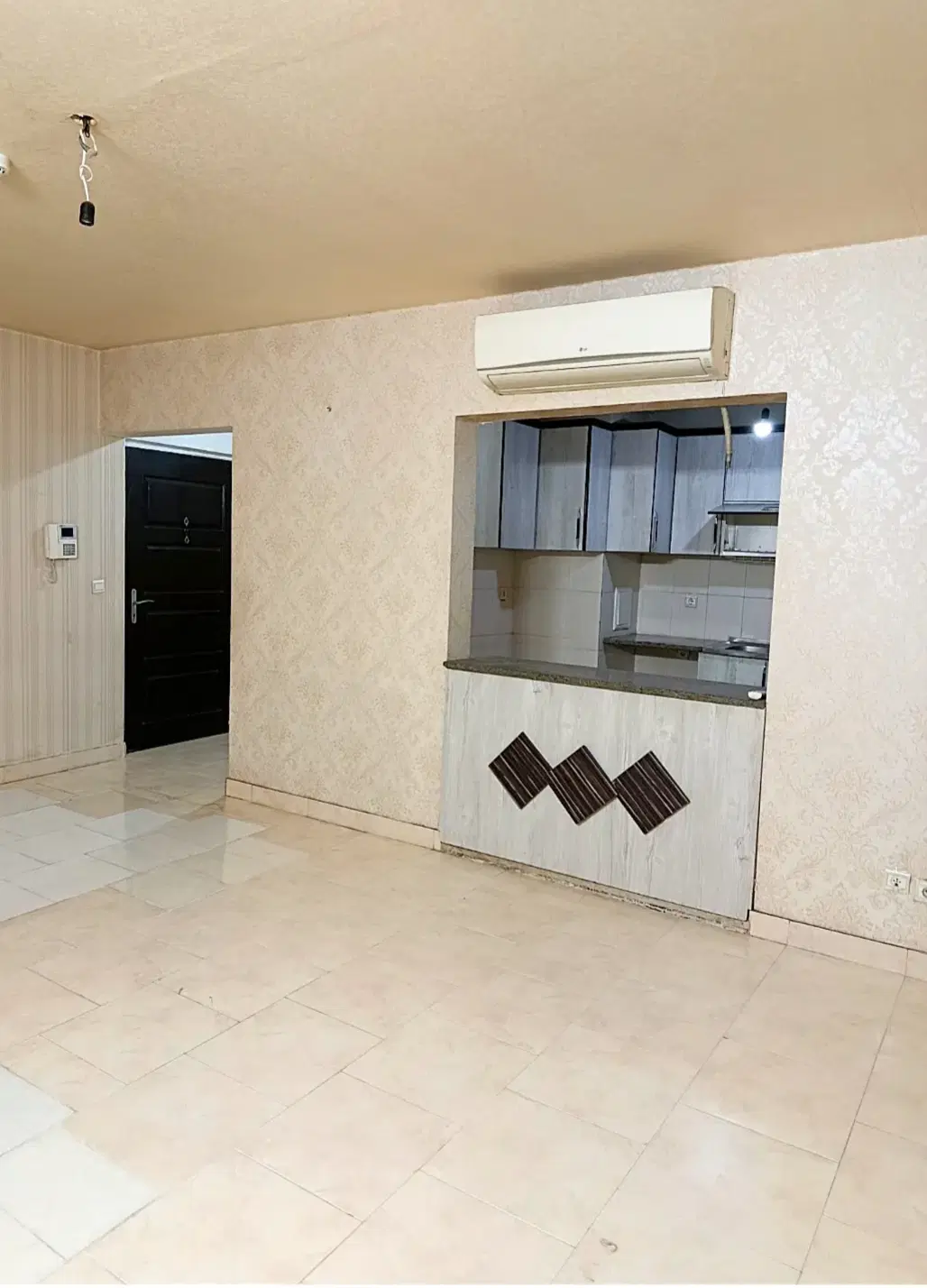 آپارتمان صادقیه تخلیه تمیز و مرتب 68 متری دوتراس