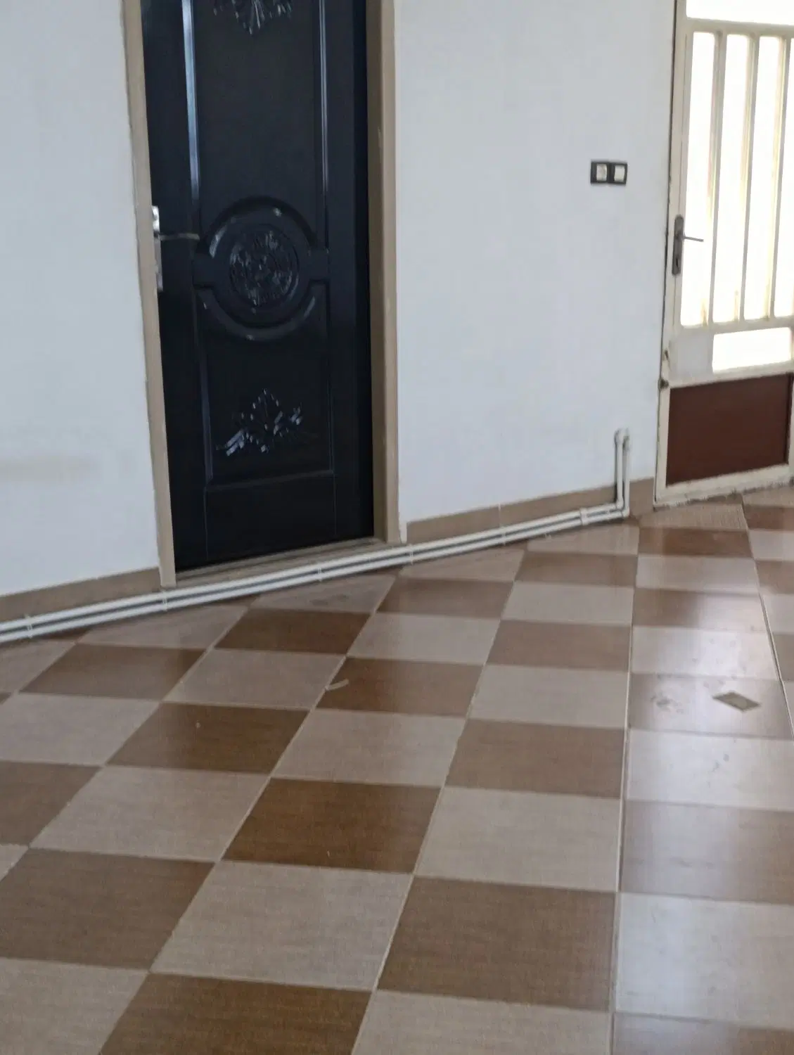 طبقه بالا در خیابان سیروس کوچه هشت متری شهدا