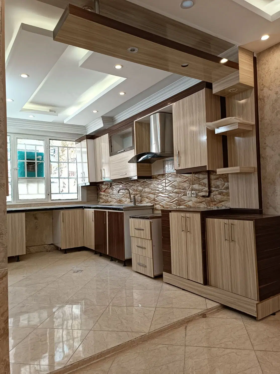 فروش آپارتمان ۱۰۰متری بازسازی شده پارکینگ اختصاصی