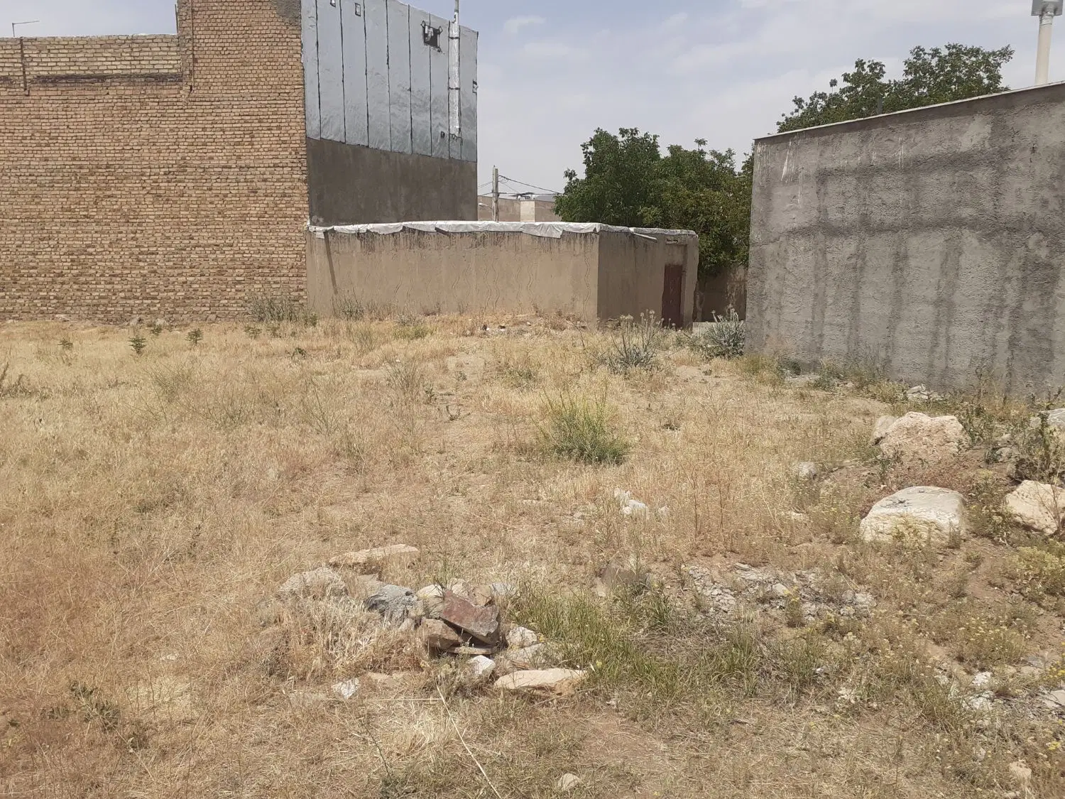 ۸۵۰ متر زمین در گوار