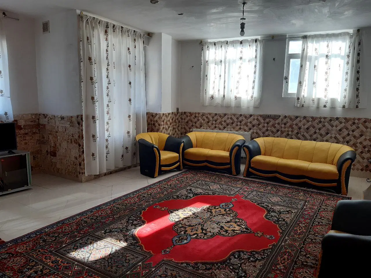 مهمانسرا در فصل گردو و طبیعت صادق اباد، مارکده