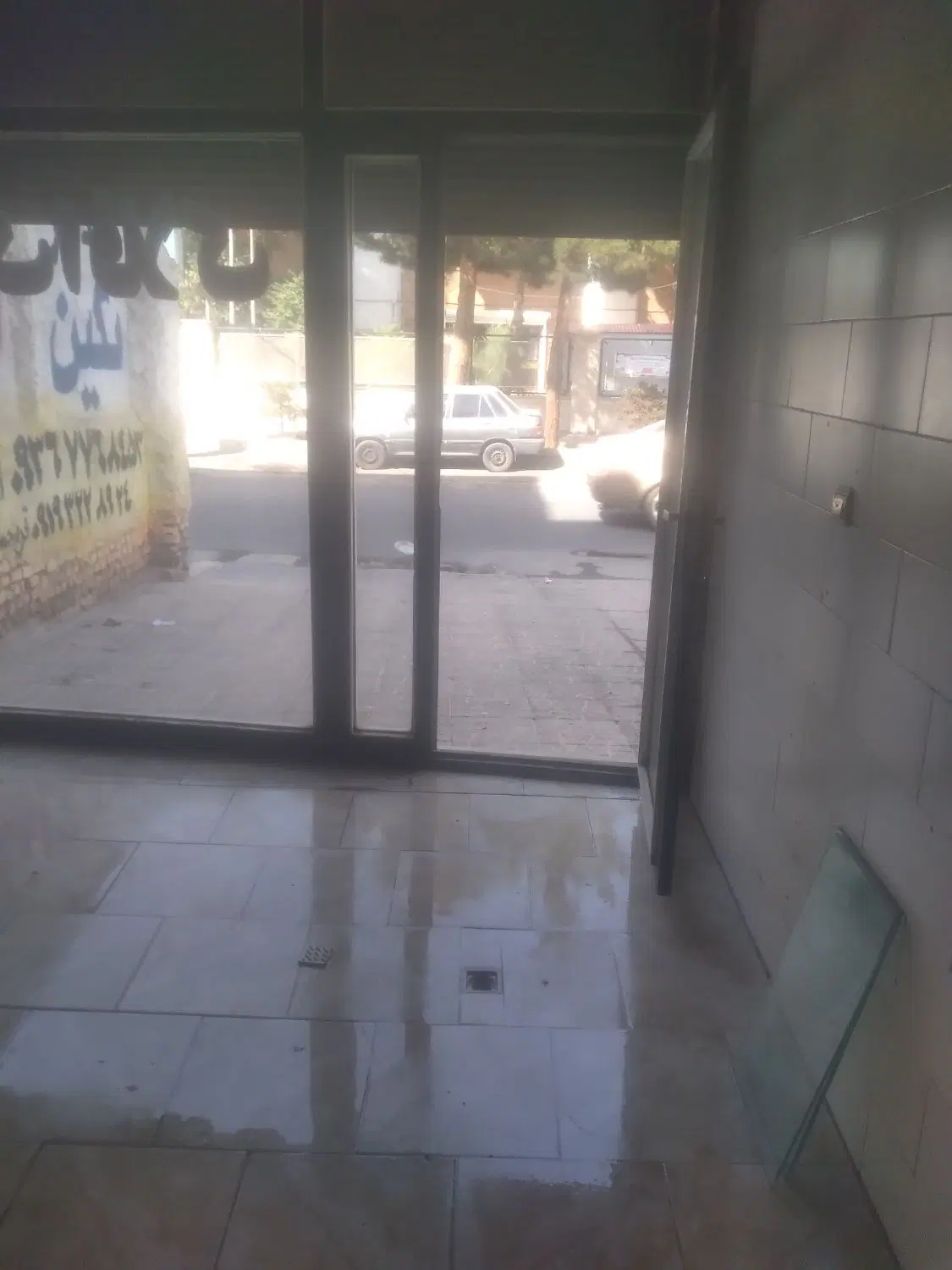 مغازه فوق تصویر میباشد ب