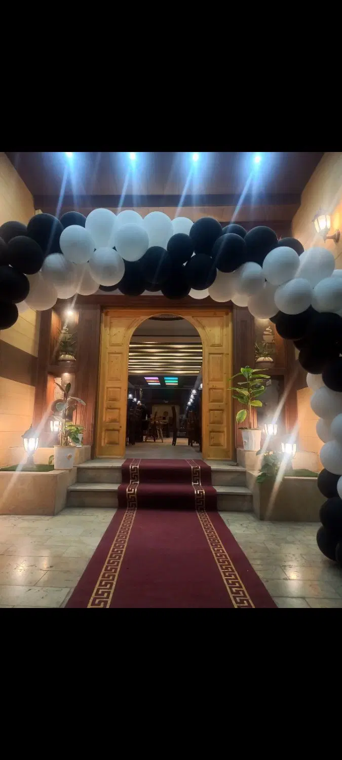 فروش ۲۲۰ متر تجاری نبش میدان