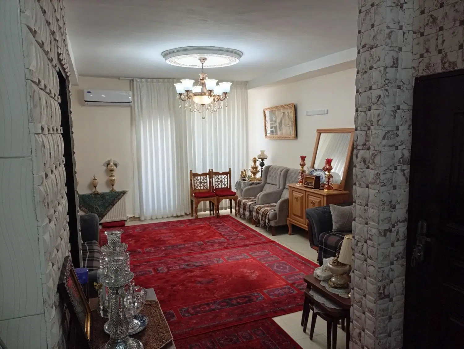 آپارتمان واقع در خیابان چمران سرداران