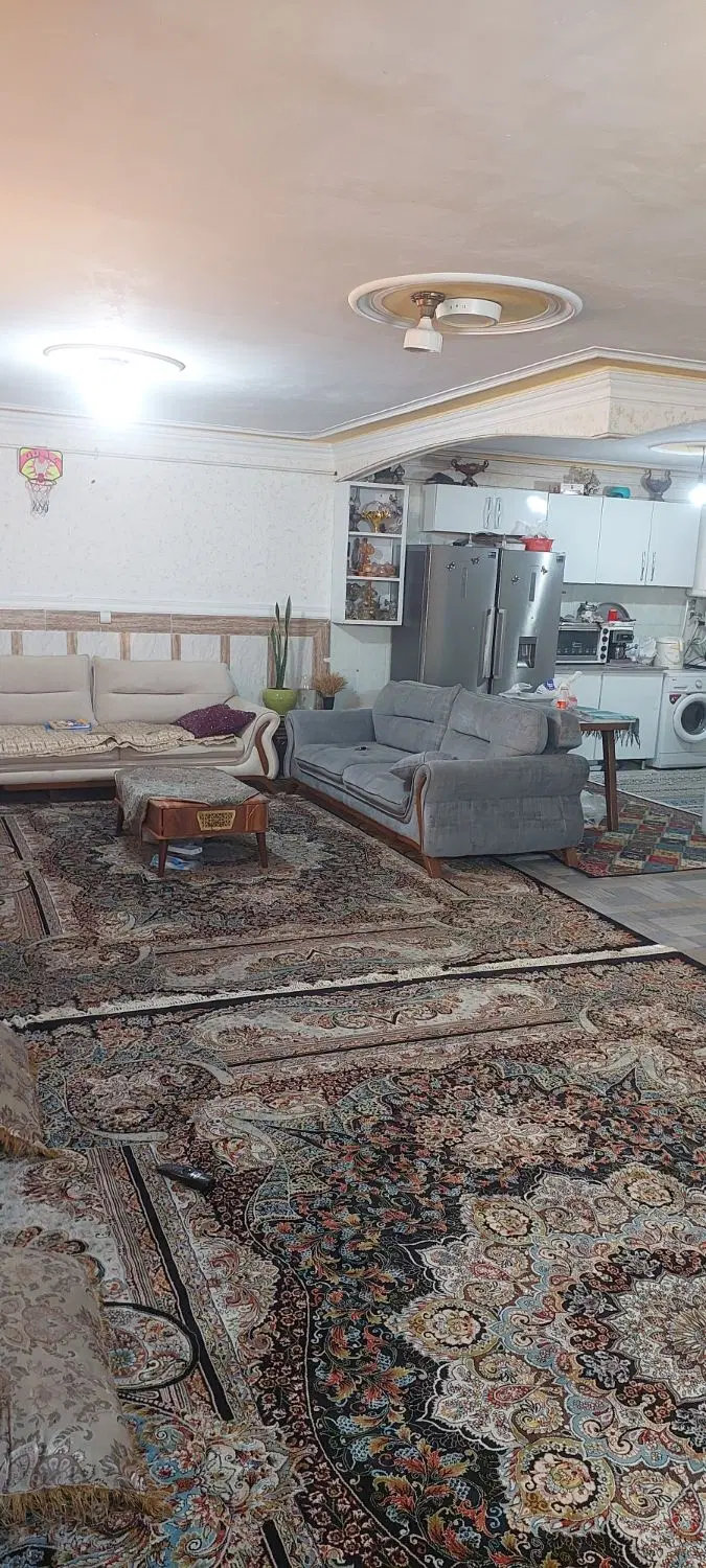آپارتمان طبقه همکف مجزا .البرز b2 سر خیابان