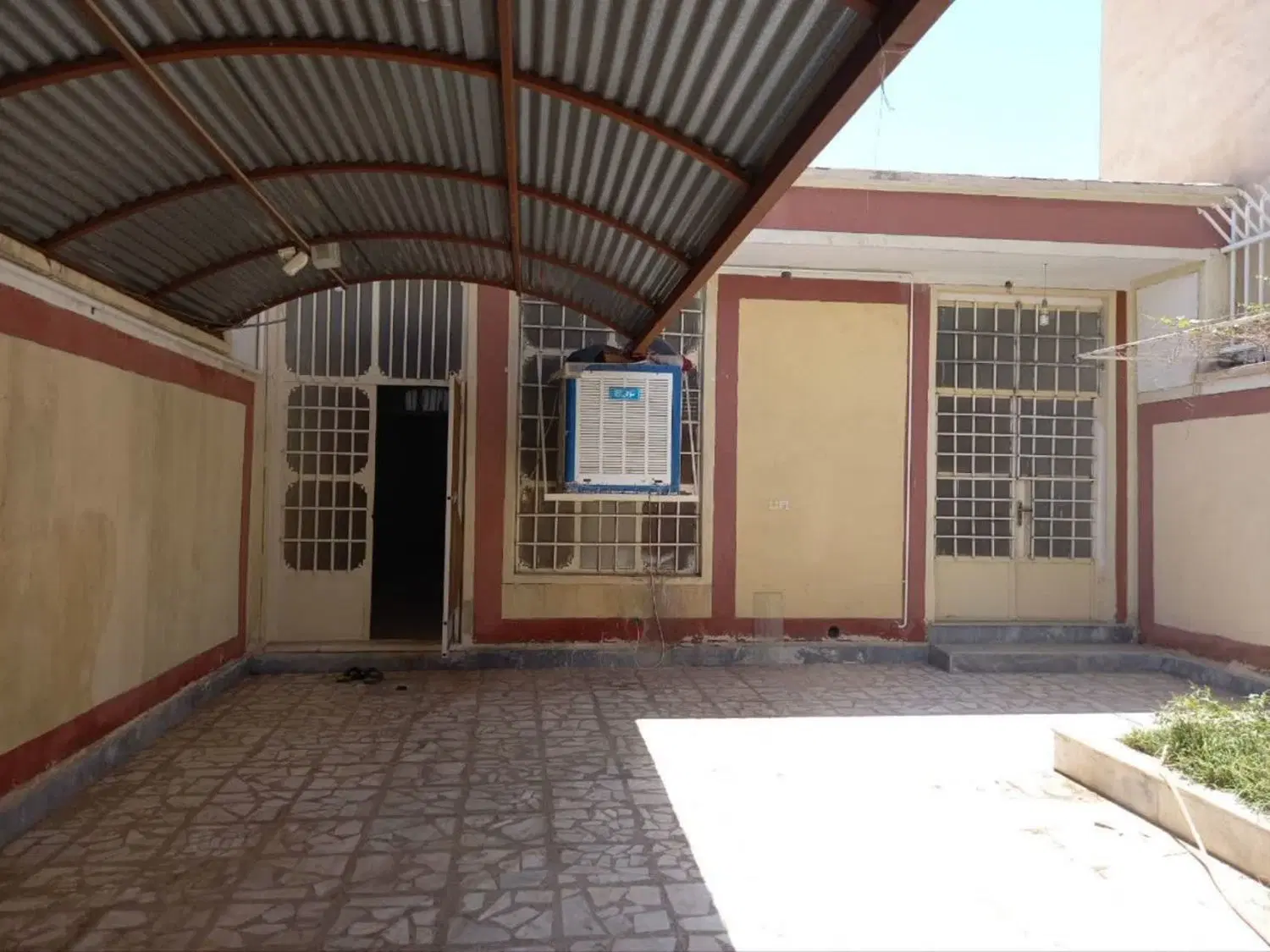 خونه ویلایی   ۲۴۱ متر مربع